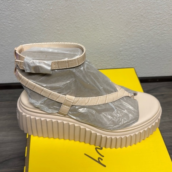 CIRCUS NY Women's Elana Platform Sandals*** - Picture 7 of 7